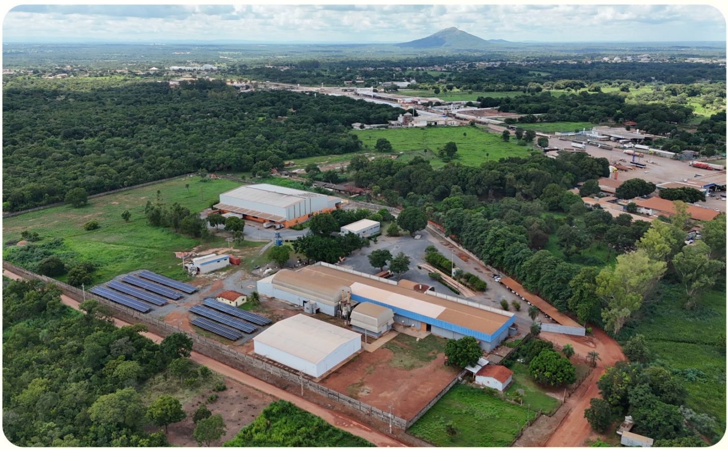 Vista aérea do parque industrial da Pequi Alimentos em Várzea Grande, MT